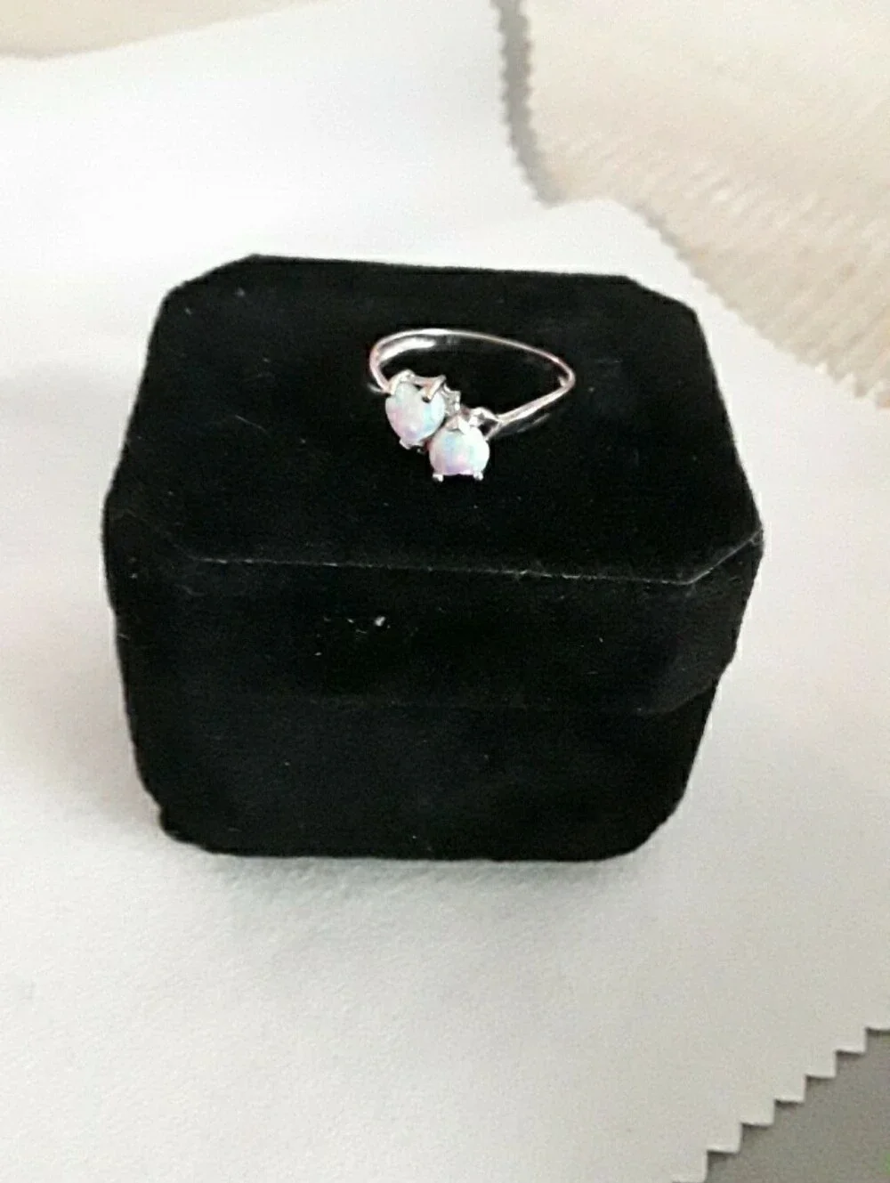 10k white gold double heart opal ring